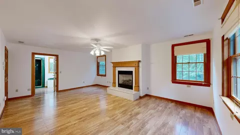 Living - 30751 Al Jan Dr, Laurel, DE 19956 photo 6 of 9
