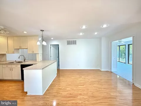 Living - 957 B Terrapin St #2, Bethany Beach, DE 19930 photo 3 of 9
