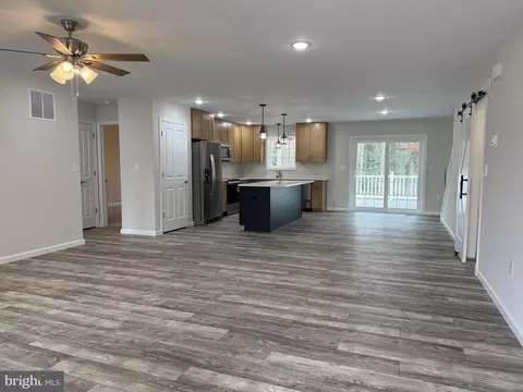 Living - 6474 Pleasant Dr, Laurel, DE 19956 photo 1 of 1