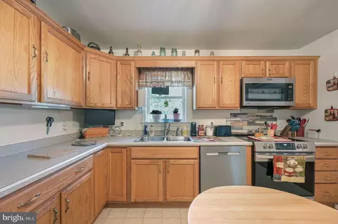Kitchen - 24519 Cedar Ln, Georgetown, DE 19947 photo 2 of 4