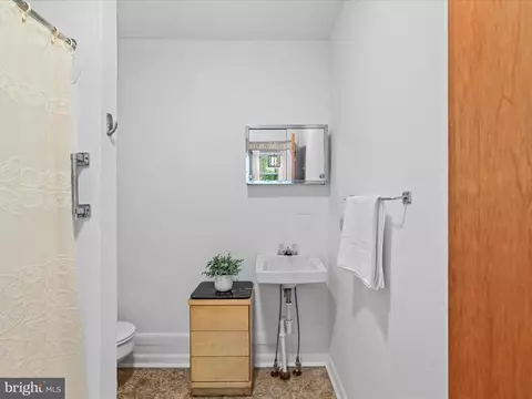 Bath - 21884 Hickory Dr, Georgetown, DE 19947 photo 1 of 3