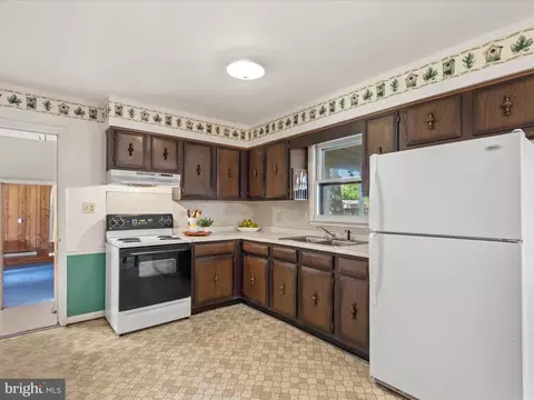 Kitchen - 21884 Hickory Dr, Georgetown, DE 19947 photo 2 of 4
