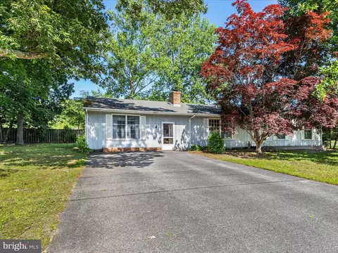 21884 Hickory Dr, Georgetown, DE 19947
