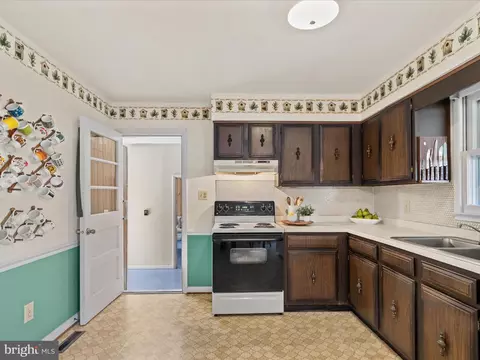 Kitchen - 21884 Hickory Dr, Georgetown, DE 19947 photo 4 of 4