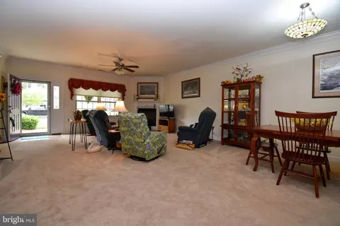 Living - 25 Silverberry St #86, Georgetown, DE 19947 photo 2 of 2