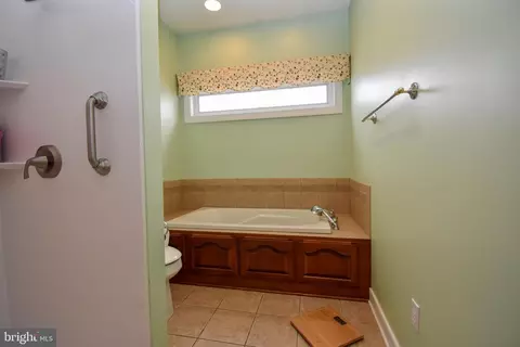Bath - 25 Silverberry St #86, Georgetown, DE 19947 photo 2 of 3