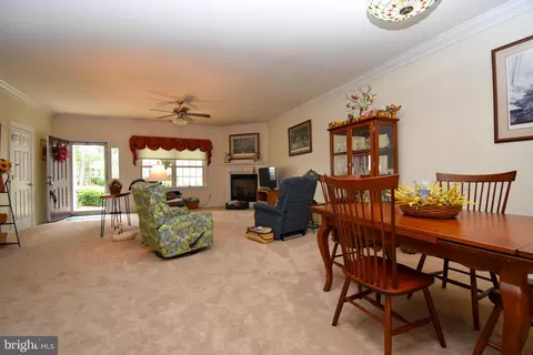 Living - 25 Silverberry St #86, Georgetown, DE 19947 photo 1 of 2