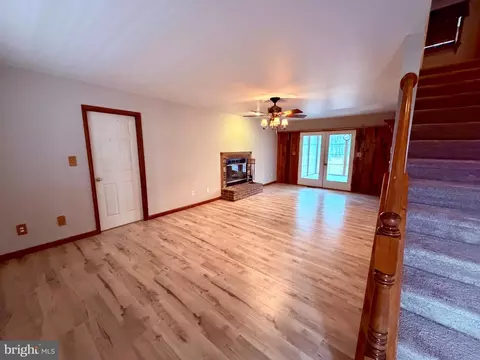 Living - 26553 Broadkill Rd, Milton, DE 19968 photo 2 of 6