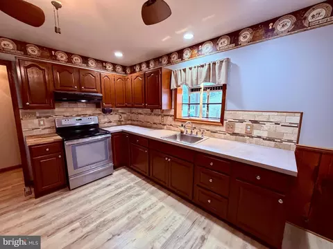 Kitchen - 26553 Broadkill Rd, Milton, DE 19968 photo 4 of 7