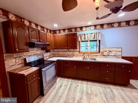 Kitchen - 26553 Broadkill Rd, Milton, DE 19968 photo 5 of 7