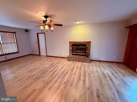 Living - 26553 Broadkill Rd, Milton, DE 19968 photo 3 of 6