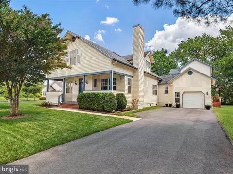 2 Assawoman Ave, Ocean View, DE 19970