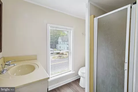 Bath - 157 Delaware Ave, Laurel, DE 19956 photo 1 of 3