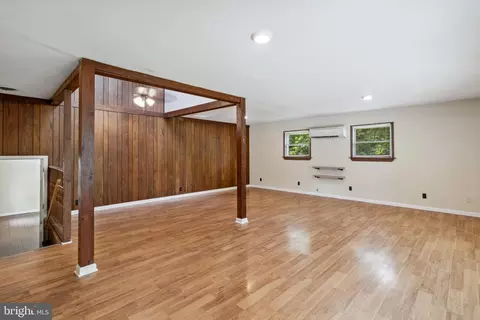 Living - 157 Delaware Ave, Laurel, DE 19956 photo 2 of 7