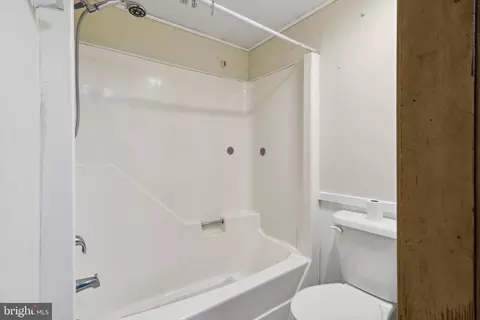 Bath - 157 Delaware Ave, Laurel, DE 19956 photo 3 of 3