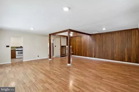 Living - 157 Delaware Ave, Laurel, DE 19956 photo 1 of 7