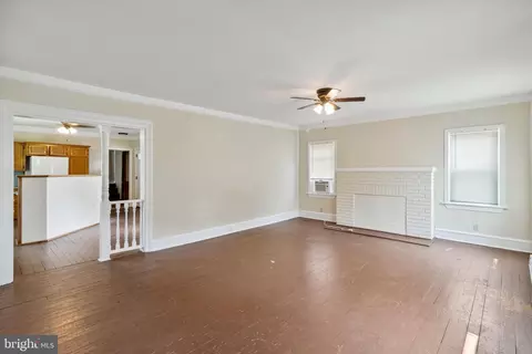Living - 157 Delaware Ave, Laurel, DE 19956 photo 5 of 7