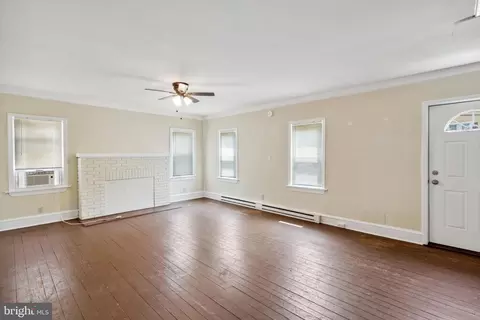Living - 157 Delaware Ave, Laurel, DE 19956 photo 4 of 7