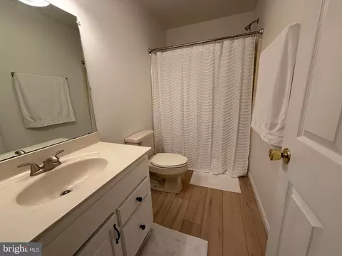 Bath - 23157 Huff Rd, Milton, DE 19968 photo 4 of 4