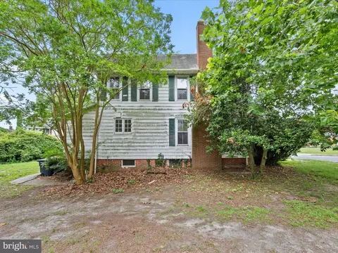 Exterior - 140 Delaware Ave, Laurel, DE 19956 photo 5 of 7