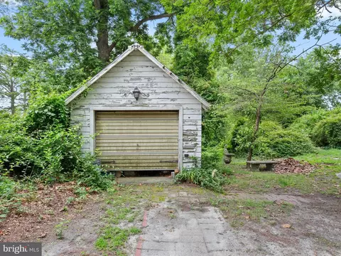 Exterior - 140 Delaware Ave, Laurel, DE 19956 photo 4 of 7