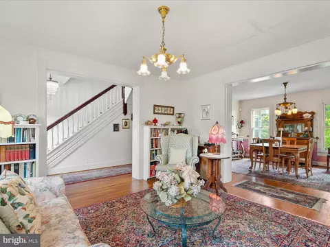 Living - 140 Delaware Ave, Laurel, DE 19956 photo 3 of 7