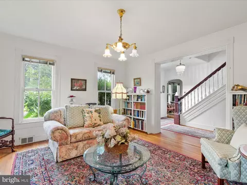 Living - 140 Delaware Ave, Laurel, DE 19956 photo 2 of 7