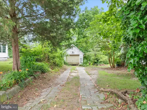 Exterior - 140 Delaware Ave, Laurel, DE 19956 photo 6 of 7