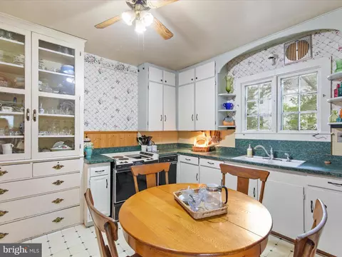 Kitchen - 140 Delaware Ave, Laurel, DE 19956 photo 2 of 3