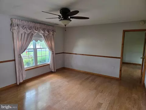 Living - 29110 Stockley Rd, Milton, DE 19968 photo 3 of 5