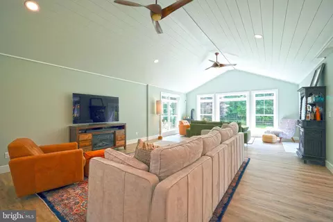 Living - 29 Harborview Rd, Lewes, DE 19958 photo 1 of 3