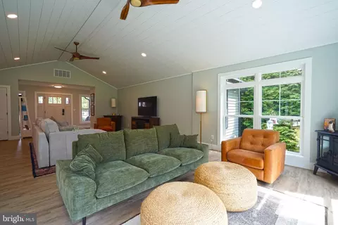 Living - 29 Harborview Rd, Lewes, DE 19958 photo 2 of 3