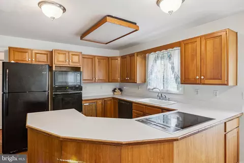 Kitchen - 20175 Beaver Dam Rd, Lewes, DE 19958 photo 4 of 5