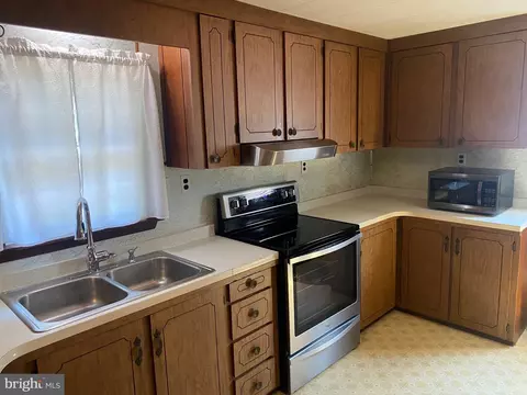 211 E 4th St, Seaford, DE 19973 photo 5