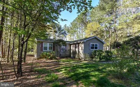 28670 Woodcrest Dr, Harbeson, DE 19951