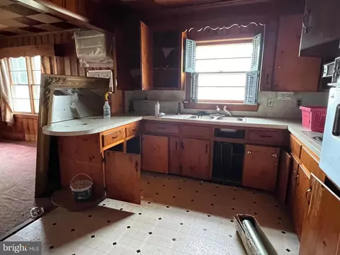 Kitchen - 9253 Jones Dr, Laurel, DE 19956 photo 2 of 2