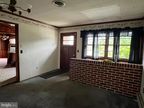 Living - 9253 Jones Dr, Laurel, DE 19956 photo 3 of 5