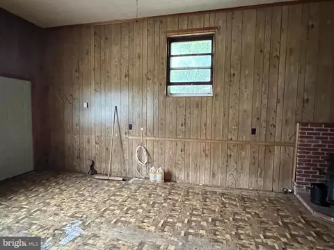 Living - 9253 Jones Dr, Laurel, DE 19956 photo 5 of 5