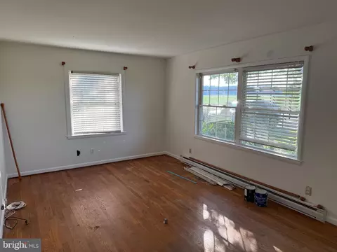 Living - 24975 Kruger Rd, Georgetown, DE 19947 photo 1 of 2