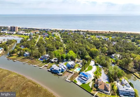 2 Snug Harbor Ct #5, Rehoboth Beach, DE 19971