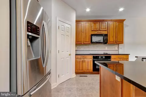 Kitchen - 38807 Bayfront Dr, Ocean View, DE 19970 photo 4 of 9