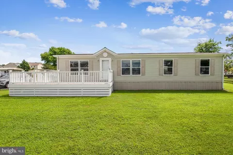 38160 Bow St, Ocean View, DE 19970