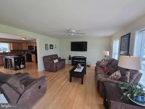 Living - 18453 Josephs Rd, Milton, DE 19968 photo 1 of 2
