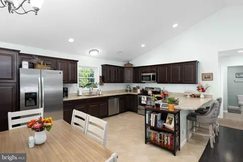 Kitchen - 14313 Sycamore Rd, Laurel, DE 19956 photo 1 of 2