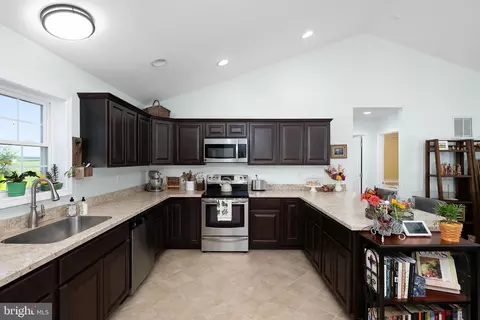 Kitchen - 14313 Sycamore Rd, Laurel, DE 19956 photo 2 of 2