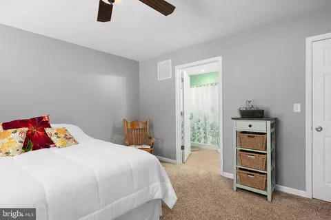 Bedroom - 14313 Sycamore Rd, Laurel, DE 19956 photo 4 of 9