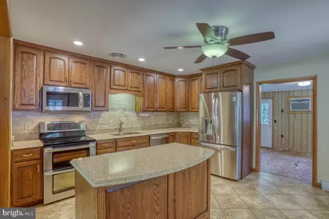 Kitchen - 15022 Wilson Hill Rd, Georgetown, DE 19947 photo 1 of 4
