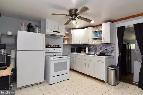 Kitchen - 7 W 7th, Blades, DE 19973 photo 1 of 2