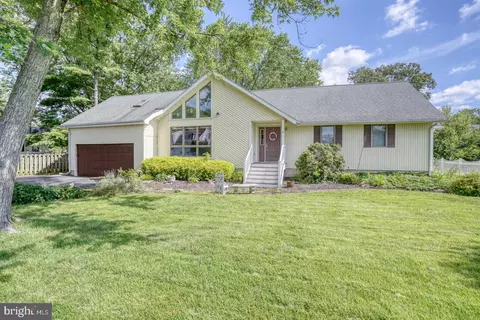 3 Betsy Ln, Ocean View, DE 19970