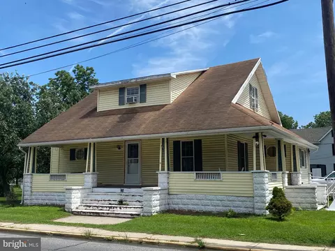 206 Market St, Blades, DE 19973